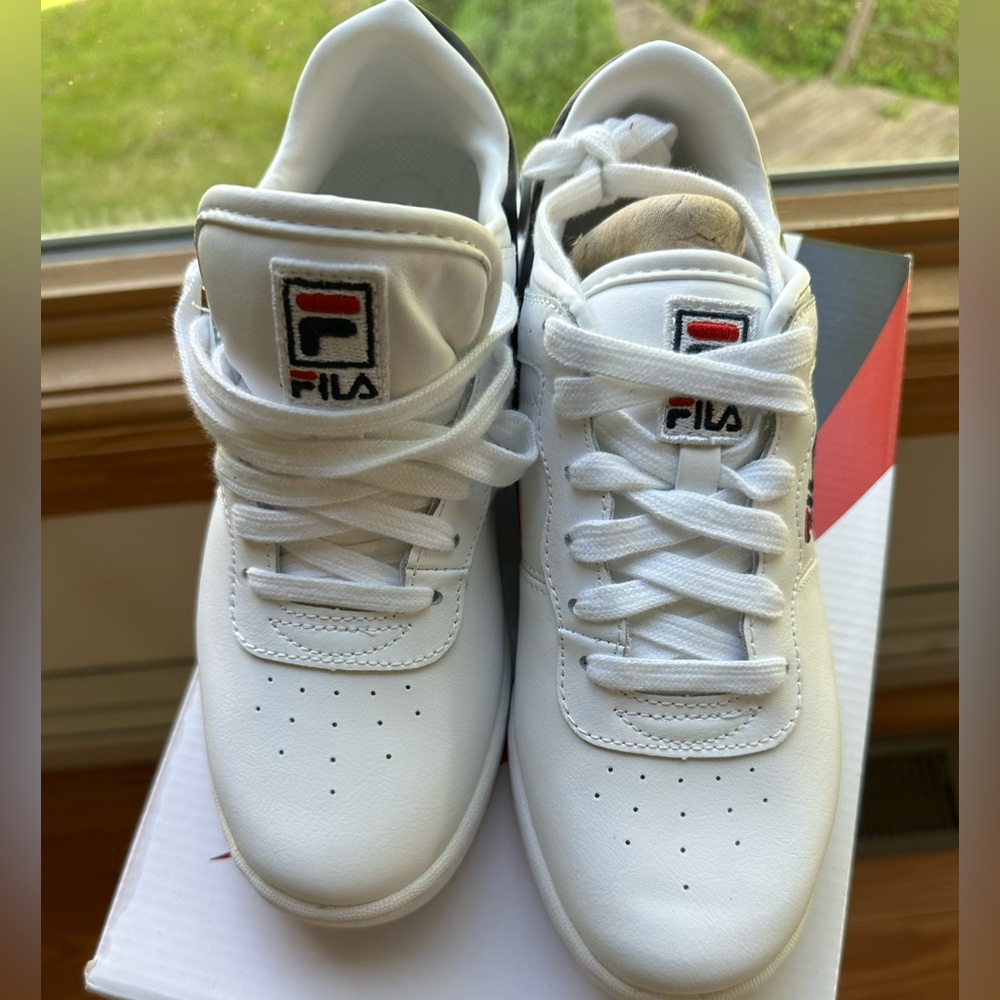 NEW Womens Fila Original Fitness Athletic Shoe White Navy Red LOGO Size 7.5